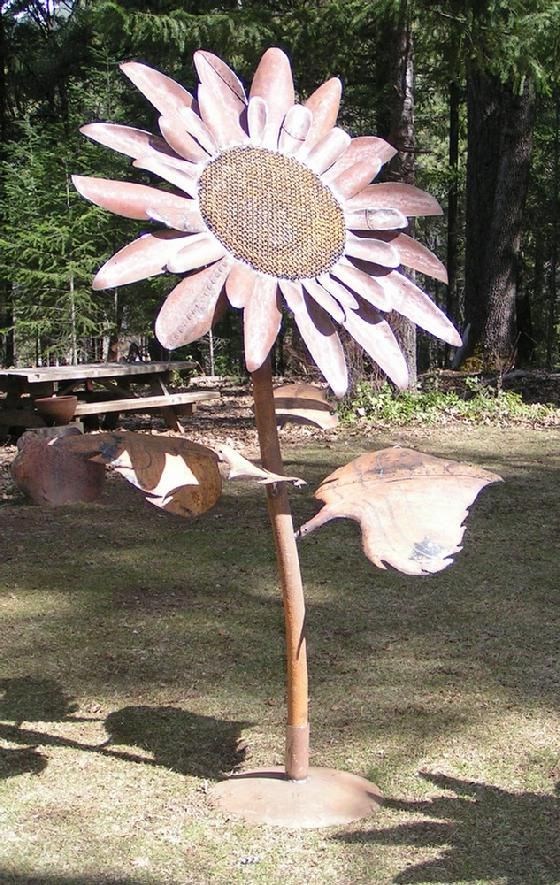 sunflower yard art (1)