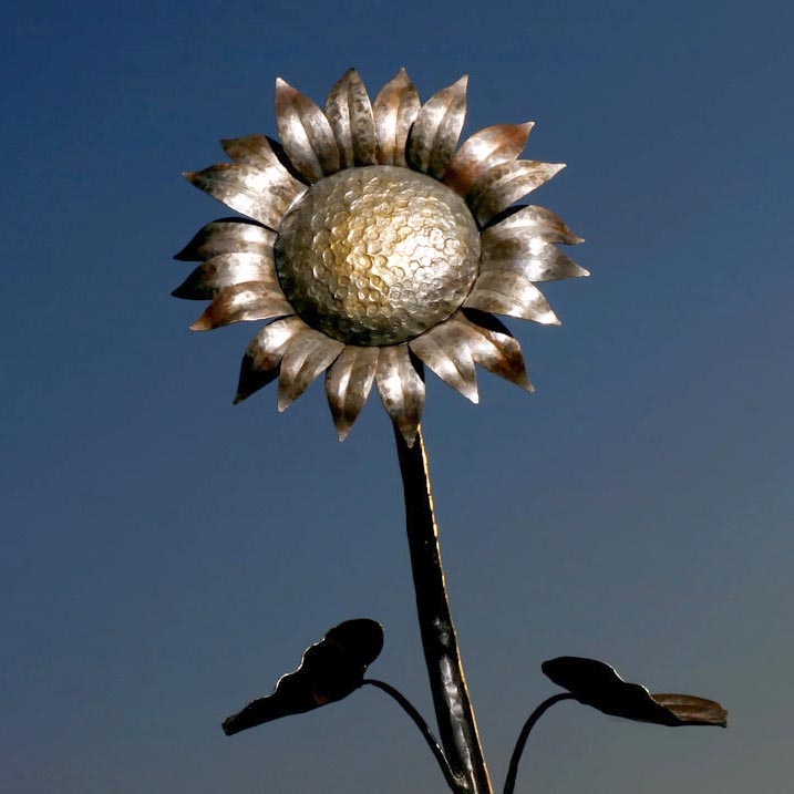 sunflower yard art (2)